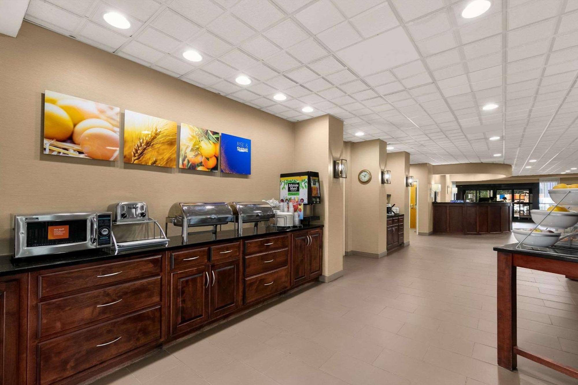 Comfort Suites Commerce Exterior photo