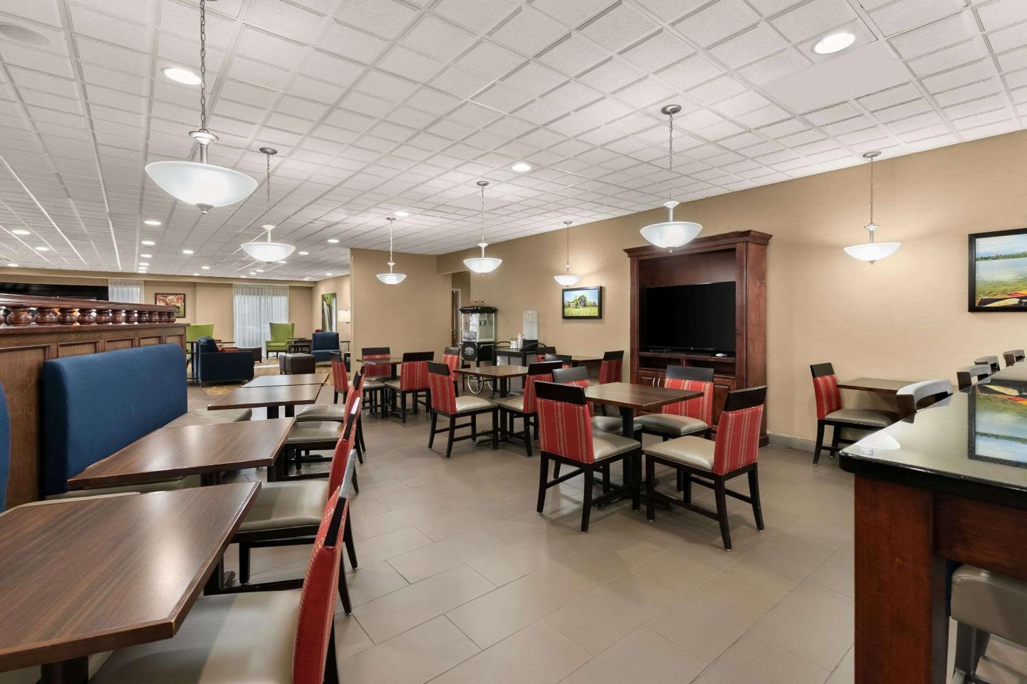 Comfort Suites Commerce Exterior photo