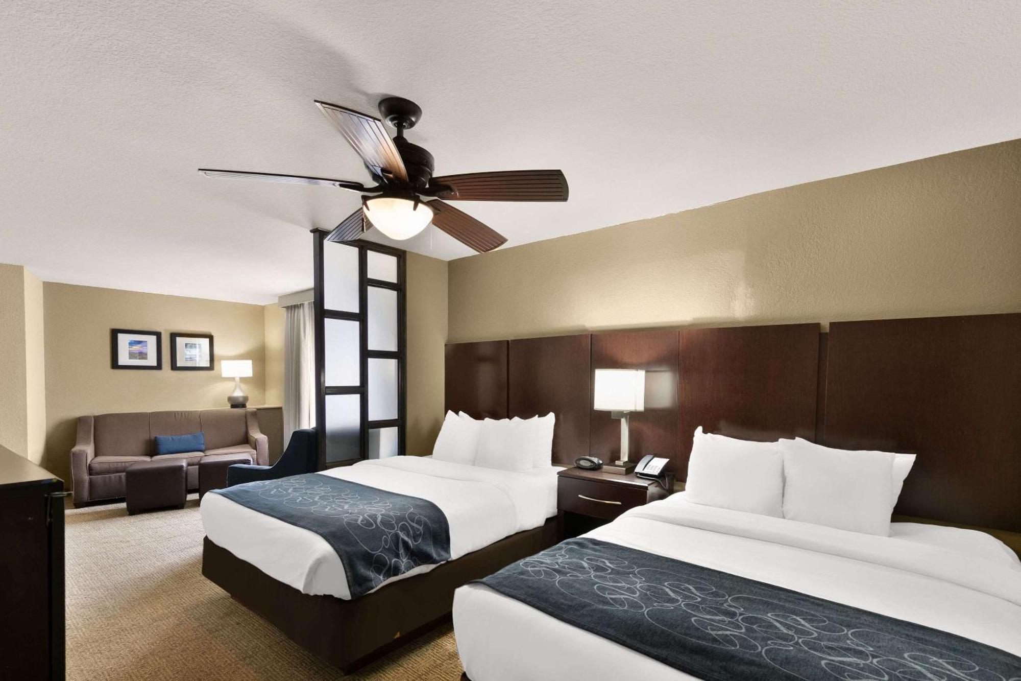 Comfort Suites Commerce Exterior photo