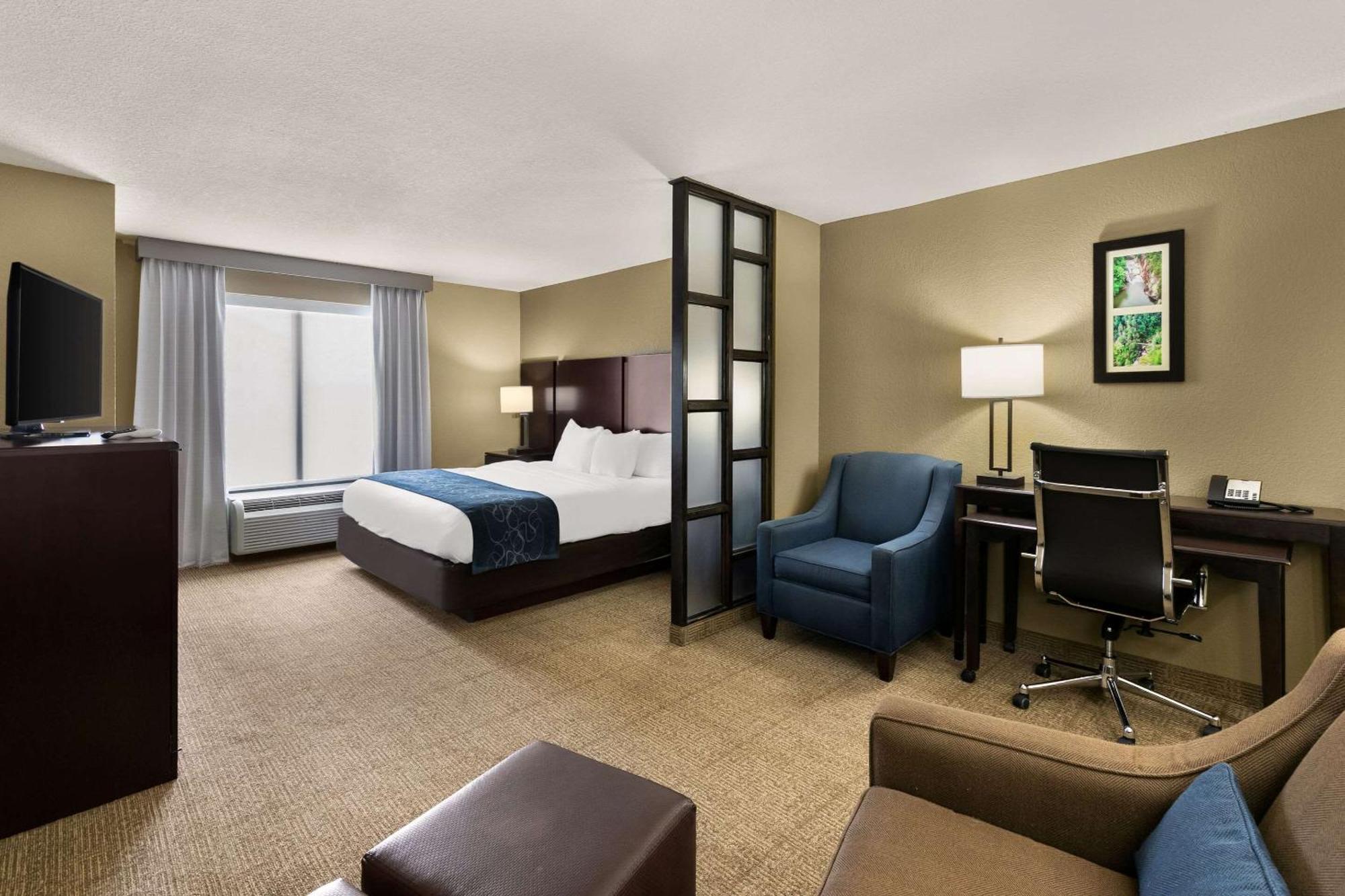 Comfort Suites Commerce Exterior photo