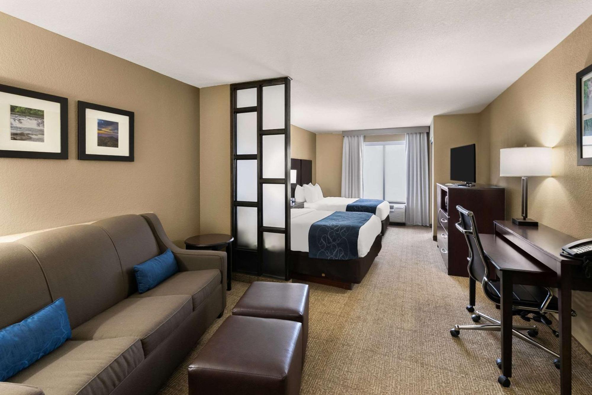 Comfort Suites Commerce Exterior photo