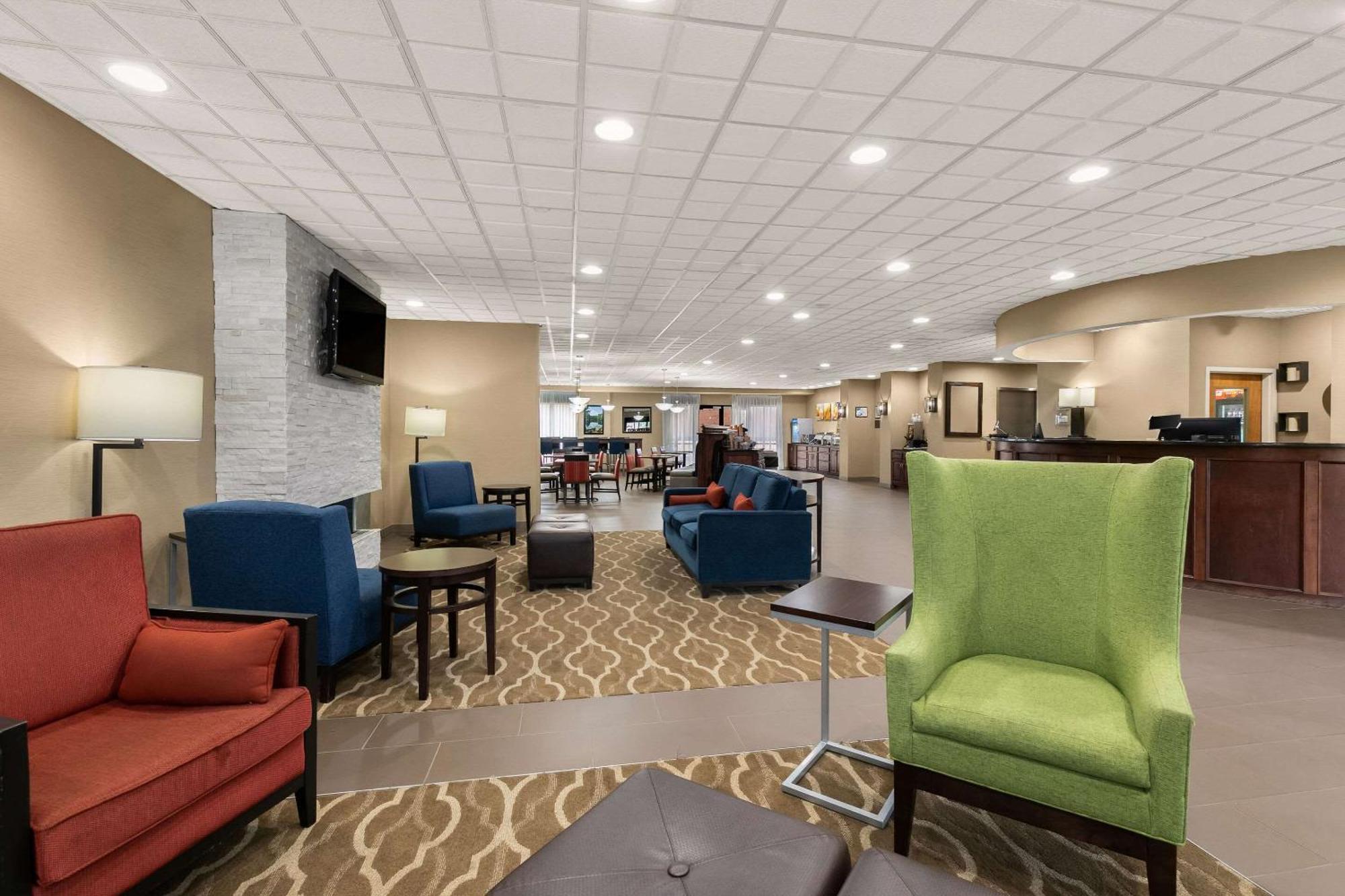 Comfort Suites Commerce Exterior photo