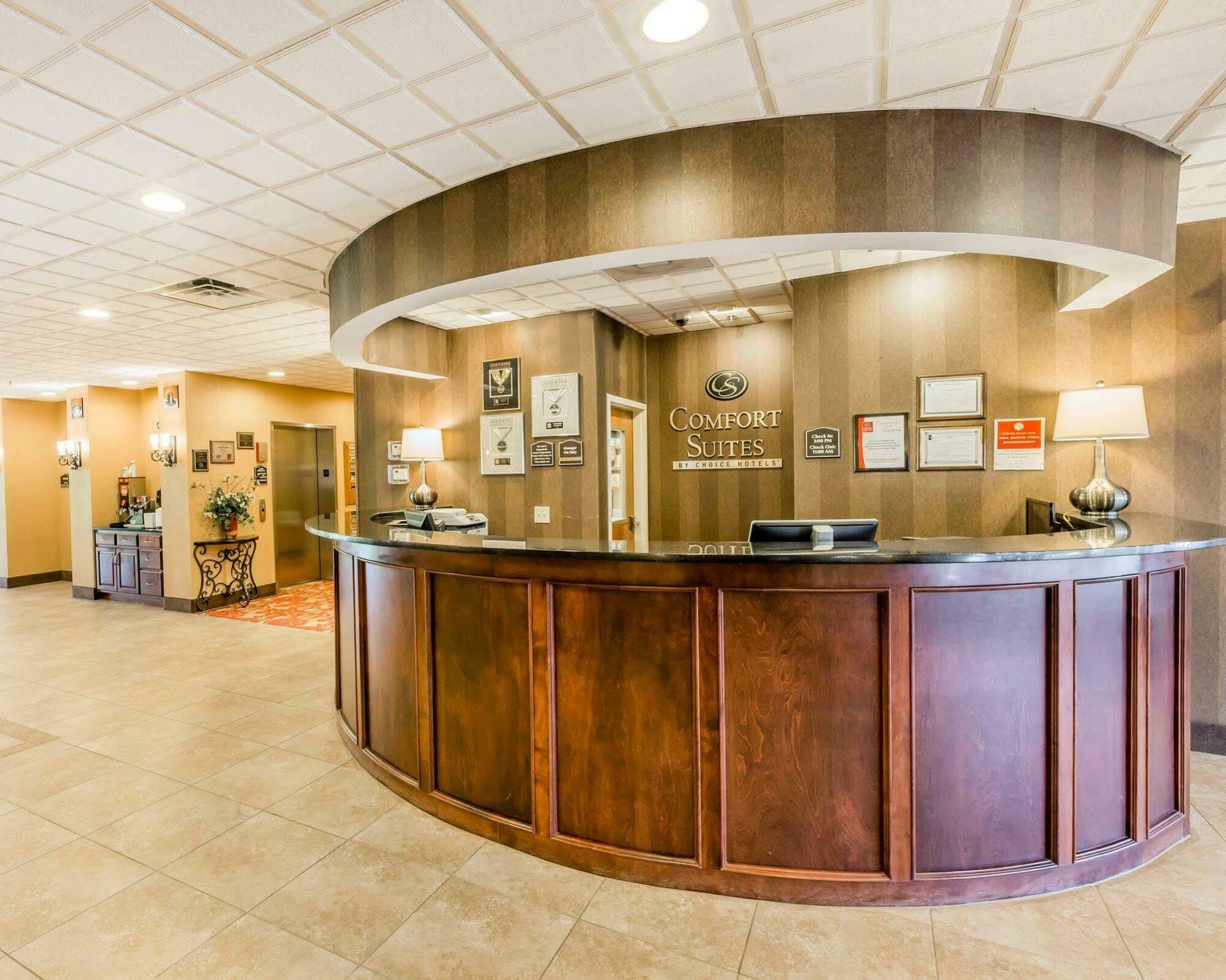 Comfort Suites Commerce Exterior photo