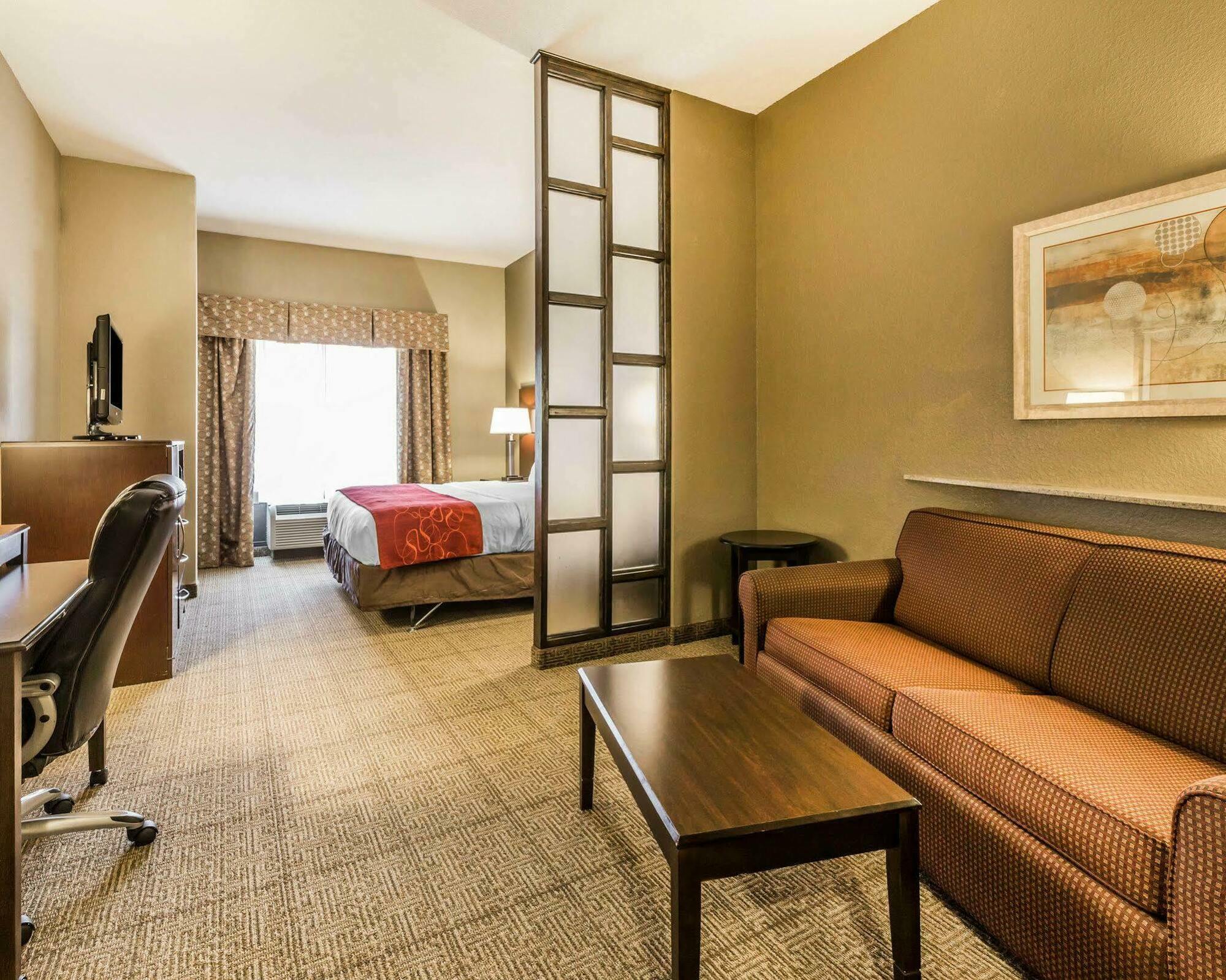 Comfort Suites Commerce Exterior photo